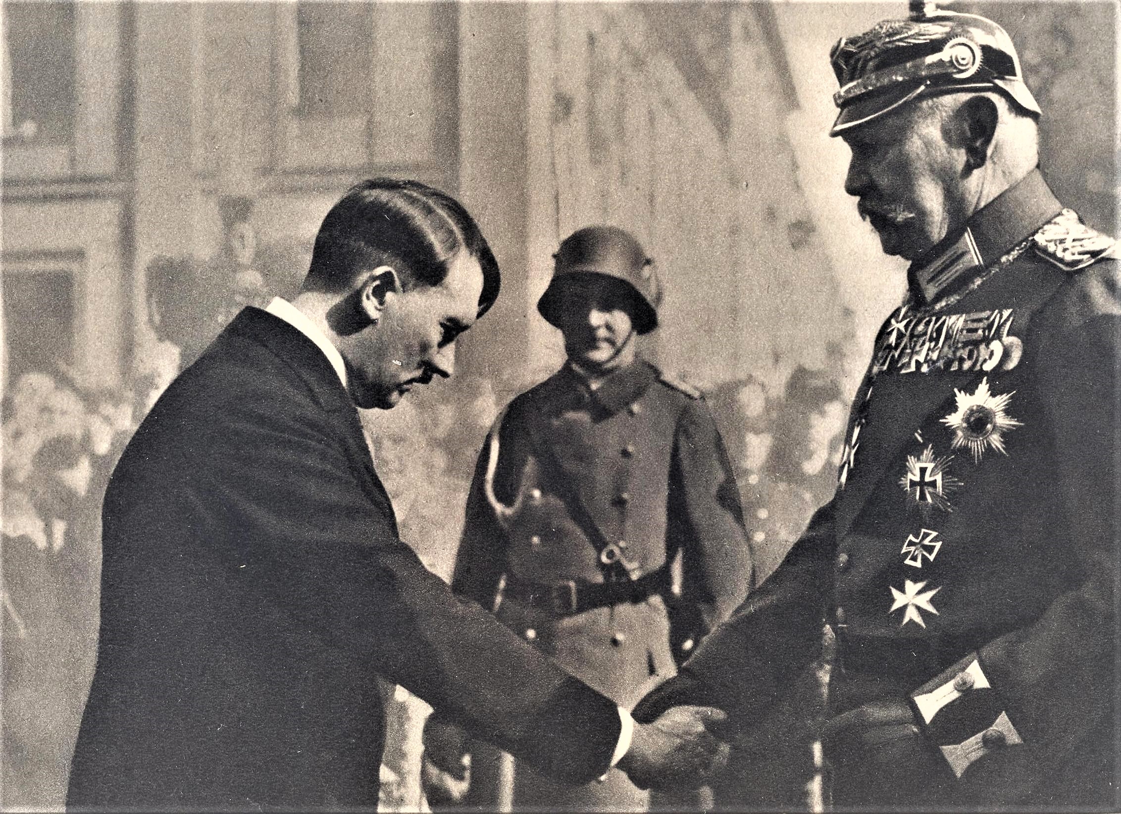 Hitler bukker for præsident Hindenburg på Potsdam-dagen, 21. marts 1933